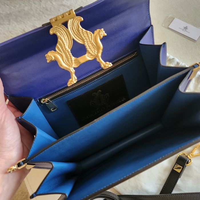 Кожена чанта Giancarlo Petriglia дръжки лого златиста синя черна зелен