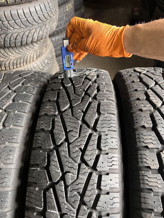 4 anvelope iarna 235/85/16 , Nokian , 7-10 mm !