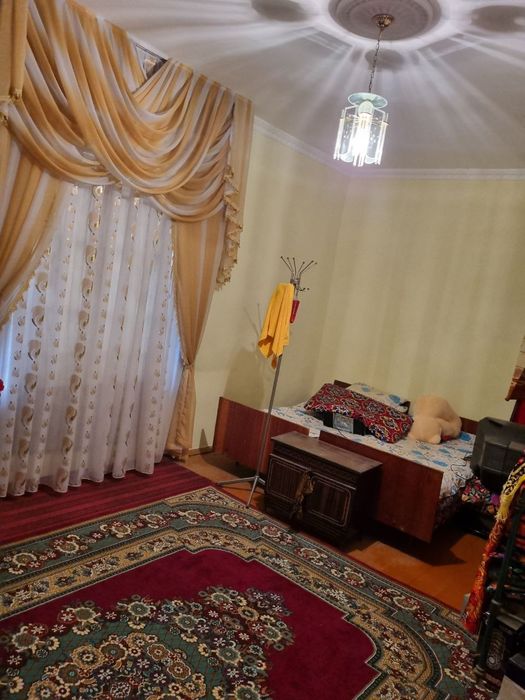 Gijduvon shahar bobur köcha hovli sotiladi