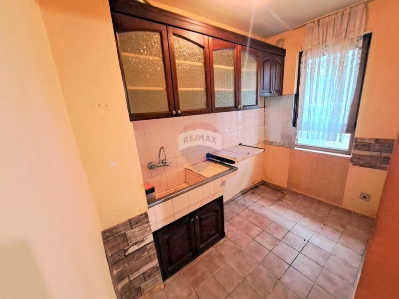 Продава се Тристаен апартамент в Варна, Лятно кино Тракия - 108 кв.м за 1621 €/кв.м - Снимка #2