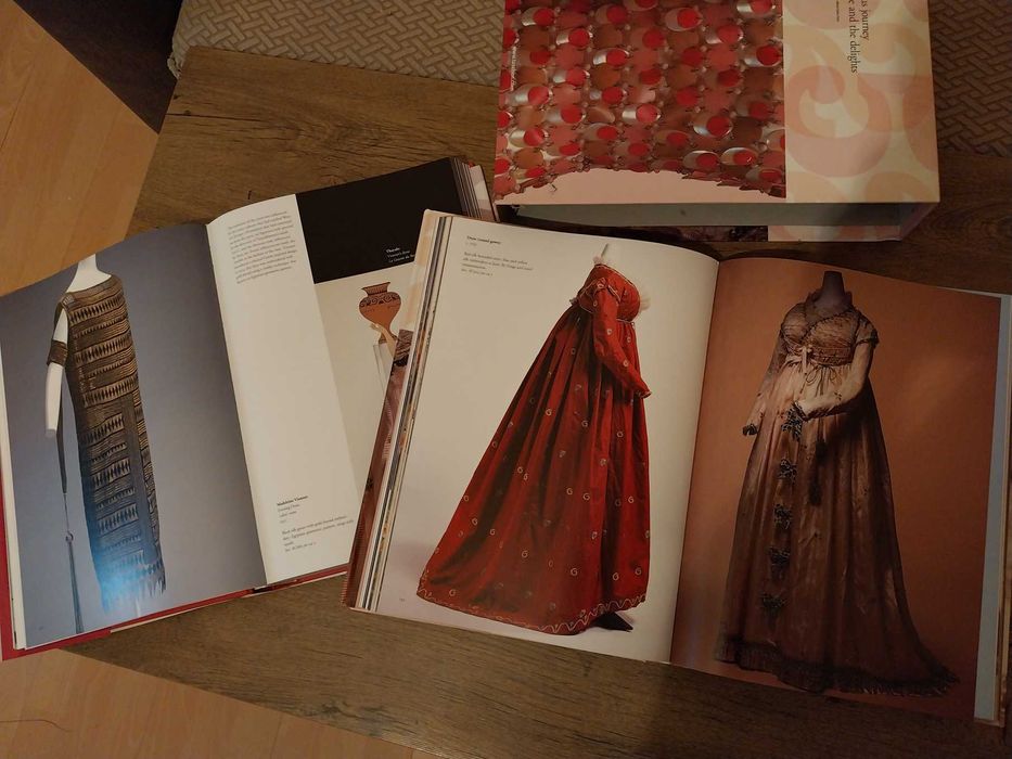 Продавам Албуми с репродукции