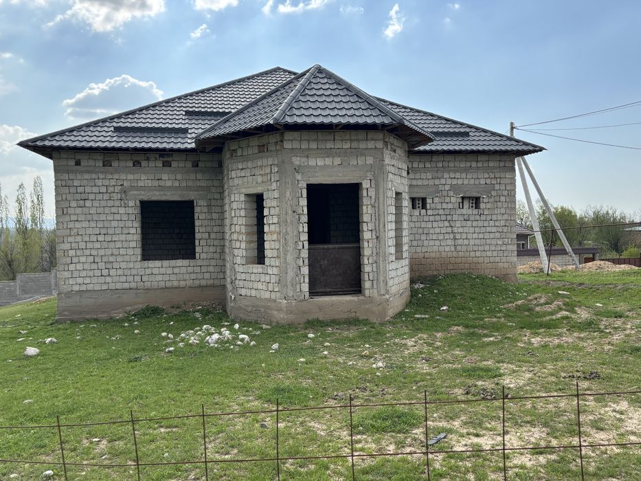 Дом продаётся с большим участком