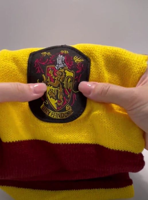 Теплый комплект из Хогвартса шапка,шарф, перчатки Гриффиндора