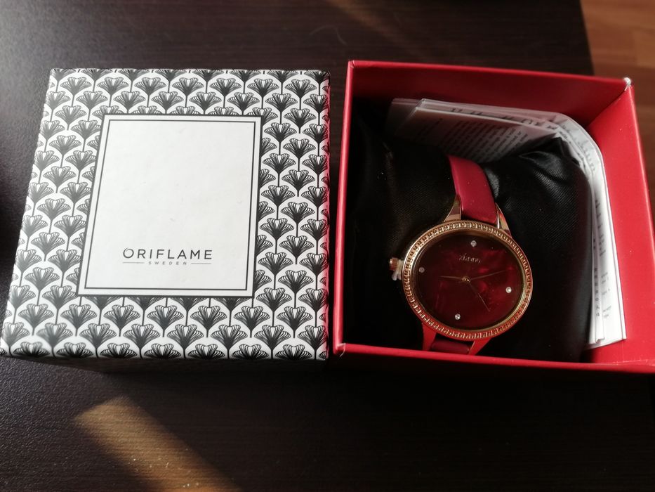 Дамски часовник oriflame НОВ