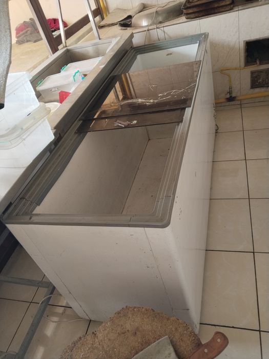 Кафедаги шу нарсаларни сотаман Яна бошка нарсалар хам бор