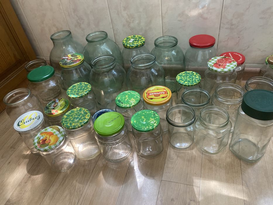 Банки  разные 32 штуки