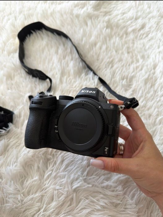 Nikon Z5 тяло + 2 обектива + светкавица + чанта