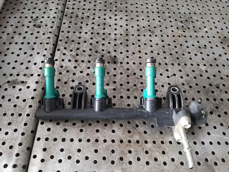 Rampa cu injectoare 1.0 b toyota yaris 2013 238140q010a 232500q020