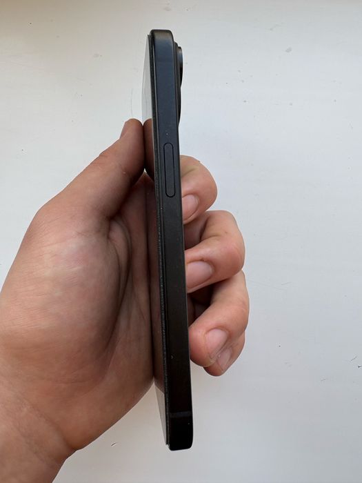 iPhone 15       Б/у