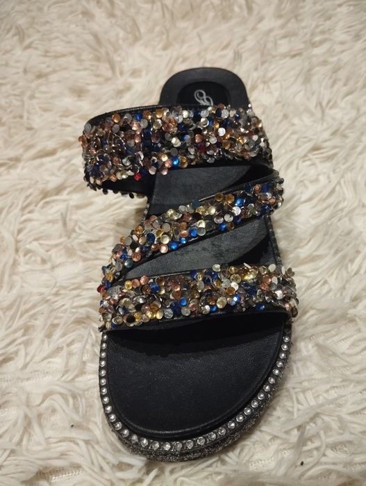 Обувь летняя,шлепки со стразами