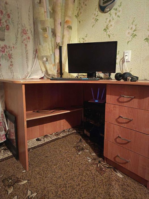 Компьютерный стол