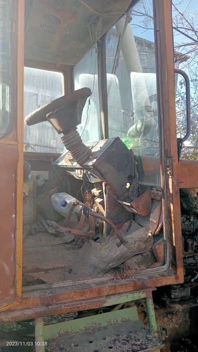 Продаётся ДТ-75 колёсный с плугом