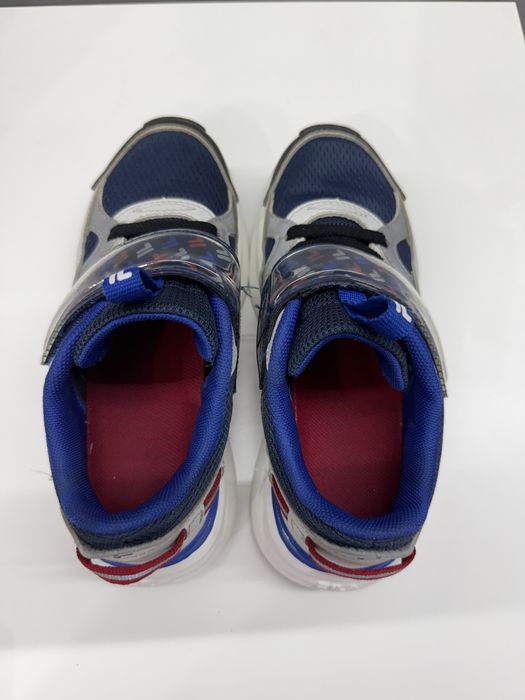 Продам детские кроссовки Fila