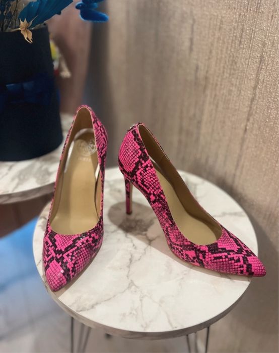 Pantofi Guess marimea 36