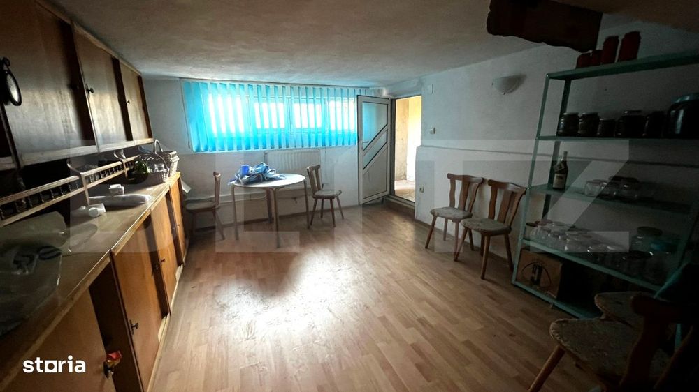 Casa de vanzare 7 camere, 300 mp utili, teren 839 mp, zona centrala