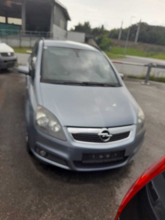 Vând Opel Zafira b