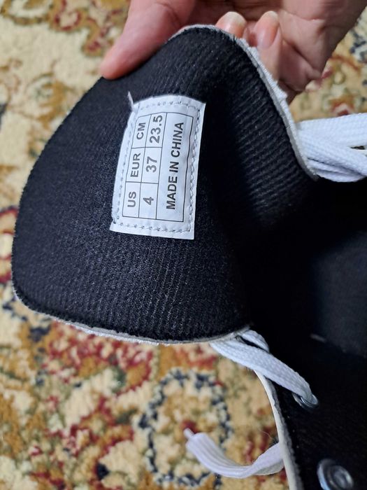 Продам новые фигурные коньки