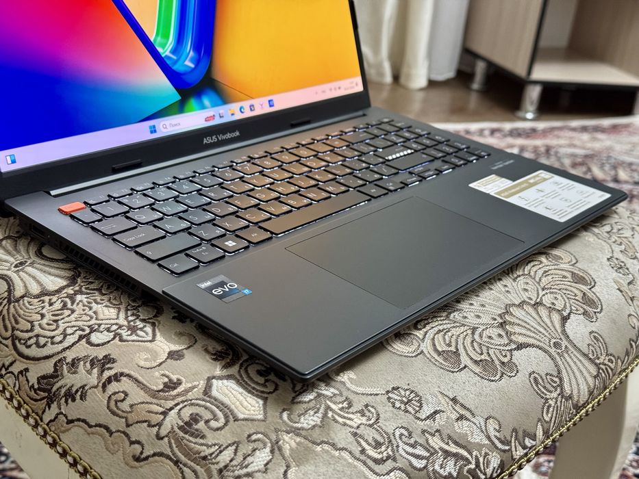 ASUS VivoBook / Core i7-13th Gen/ OLED 2K:Экран