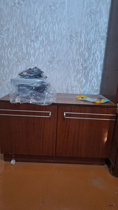 Тумбочка  большая под телевизор  ссср
