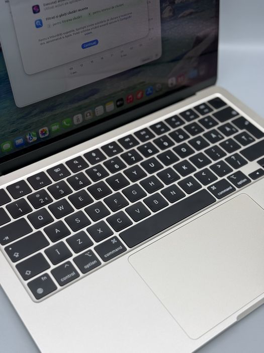 Macbook Air 13,3" | Procesor M2 | 8 GB RAM | 250 GB SSD | 28 Cicluri