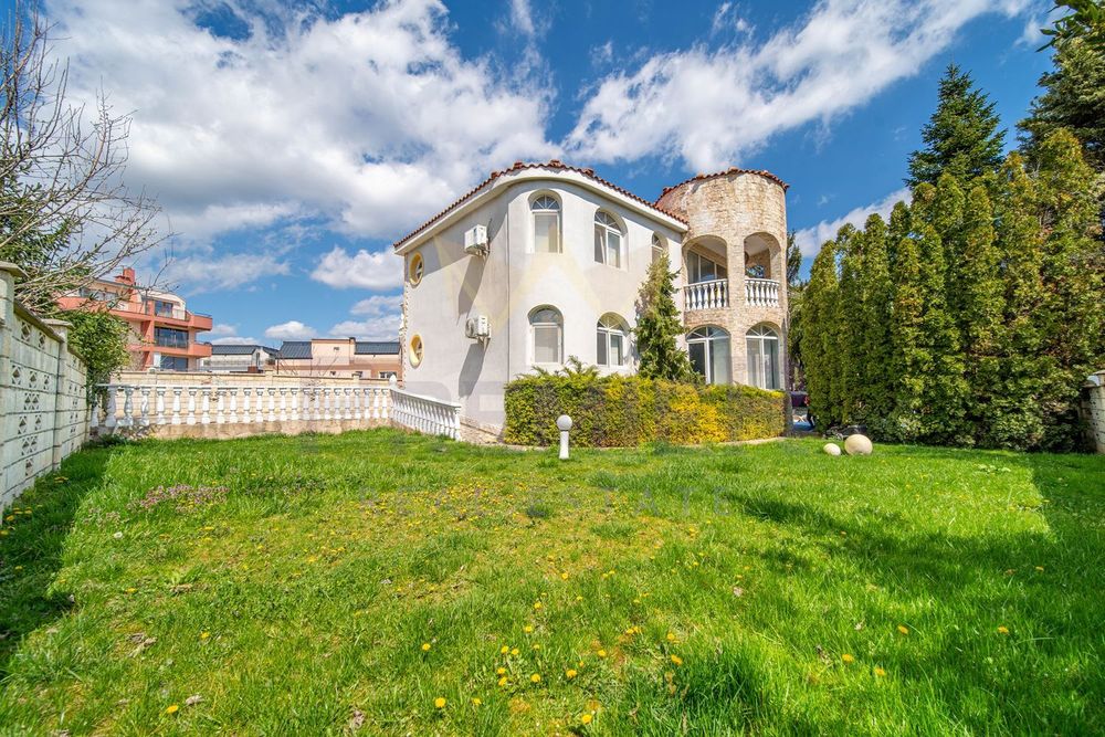 Къща в Варна-м-т Траката площ 310 цена 1200000