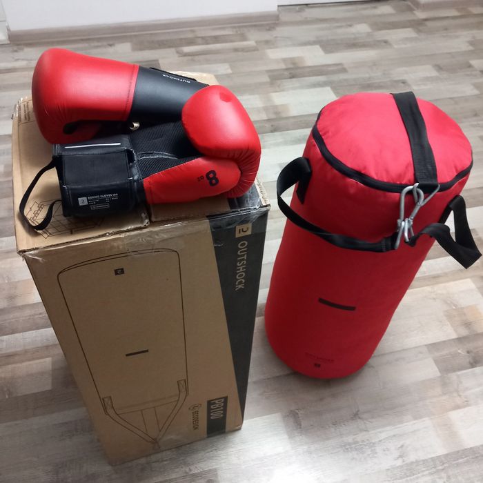 Vând sac de box 14 kg si manusi marimea 8