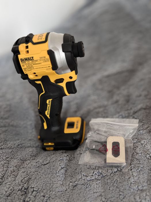 Шуруповерт DeWalt