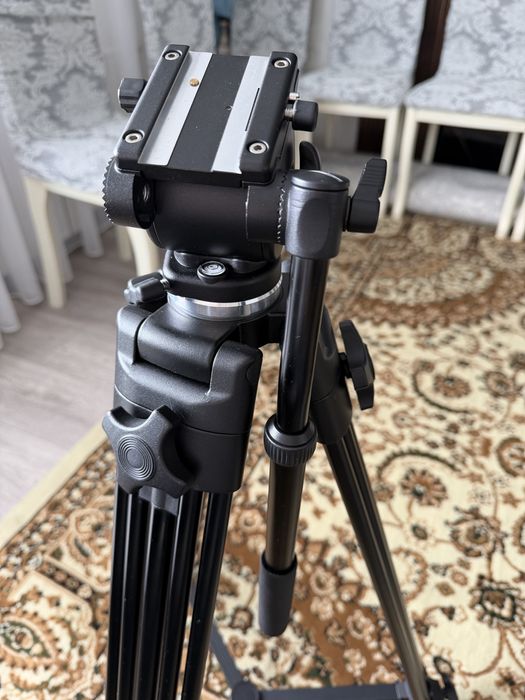 Штатив для видеосьемки