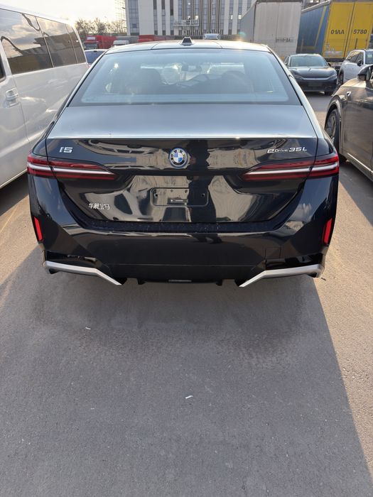 BMW i5 35L M- Sport 2024 yil