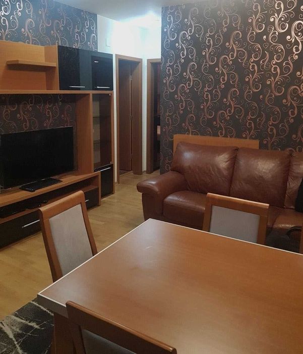 Дава се под наем Тристаен апартамент в София, Витоша - 95 кв.м за 765 € - Снимка #1