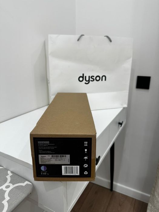 продам новый Dyson Airstrait