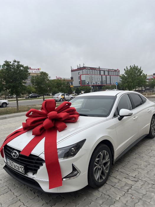 Красный бант на машину