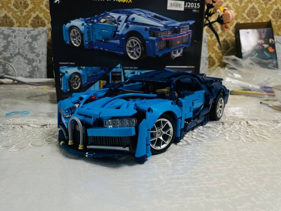 Конструктор Lego Bugatti Chiron 1408 деталей собранный