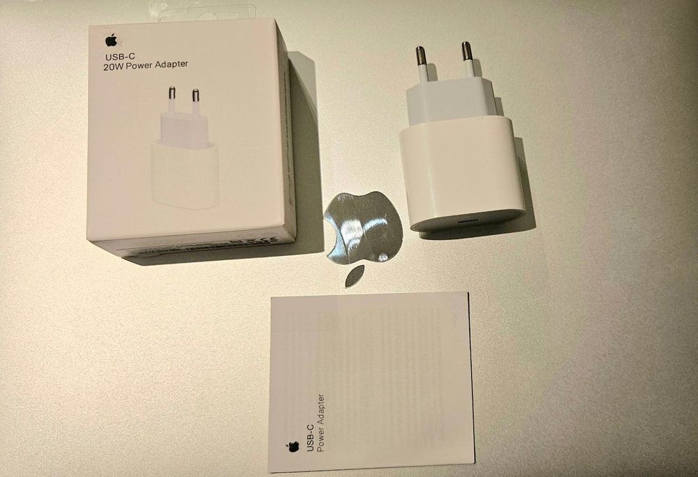 Адаптер зарядно Apple USB C 20W Power Adapter за iPhone 7 до 16pro Max