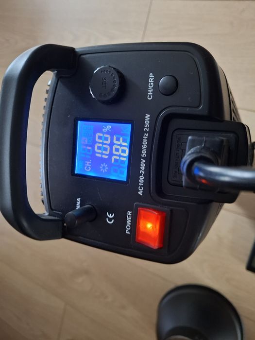 Lampa video LED Godox SL-200W
