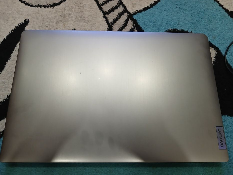 Lenovo noutbuk sotiladi