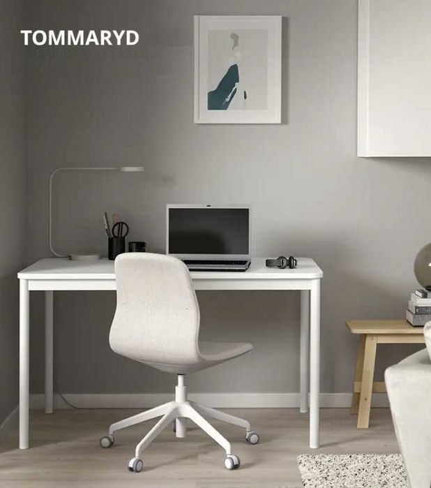 Masa/Birou IKEA Tommaryd 130x70cm, blat furnir stejar, impecabila.