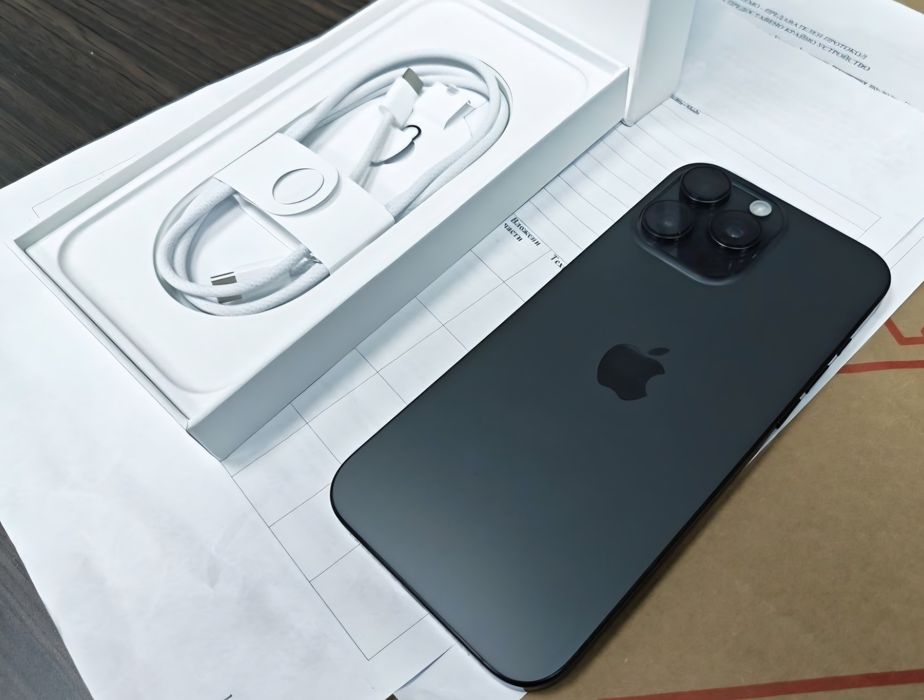 КАТО НОВ 256GB iPhone 16 Pro Max A1 Гаранция 2026г. Black | Черен