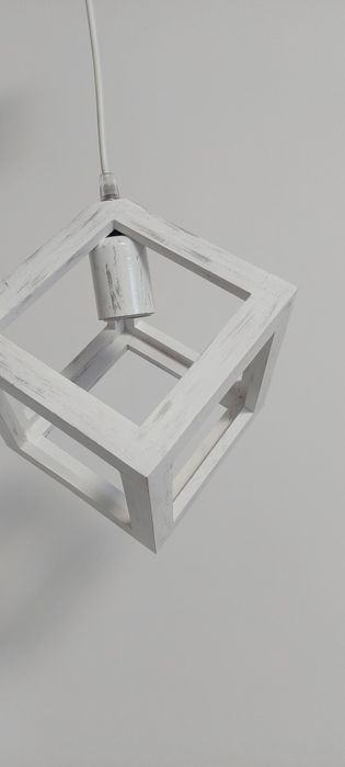 Vand aplica suspendata