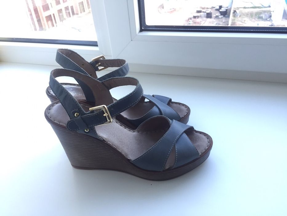 Продам босоножки. 37 р