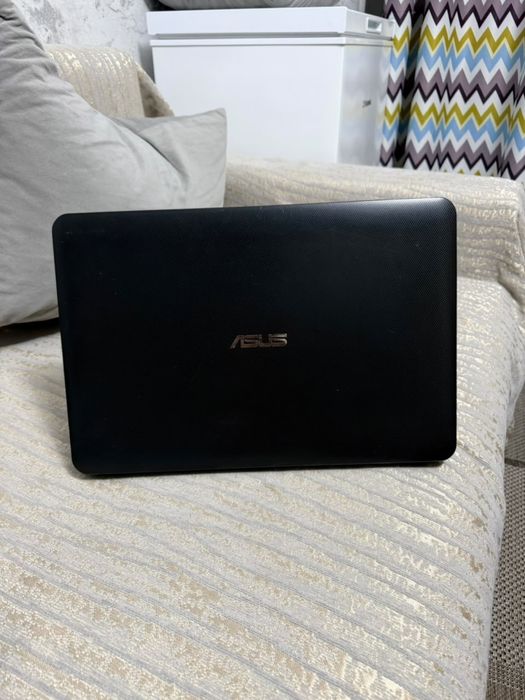 Ноутбук Asus хорошем состоянии
