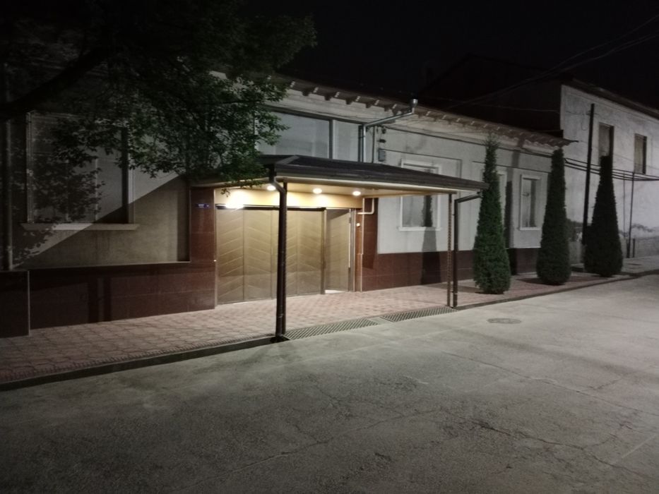 Uy sotiladi 8 sotu srochna