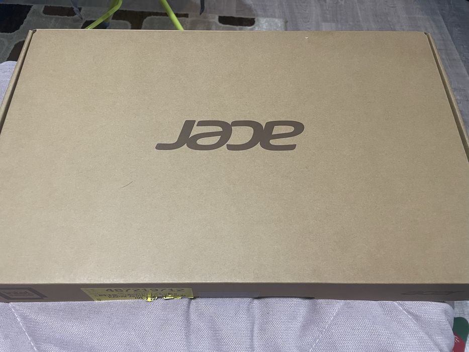 Продам ноутбук 300 тыс новый