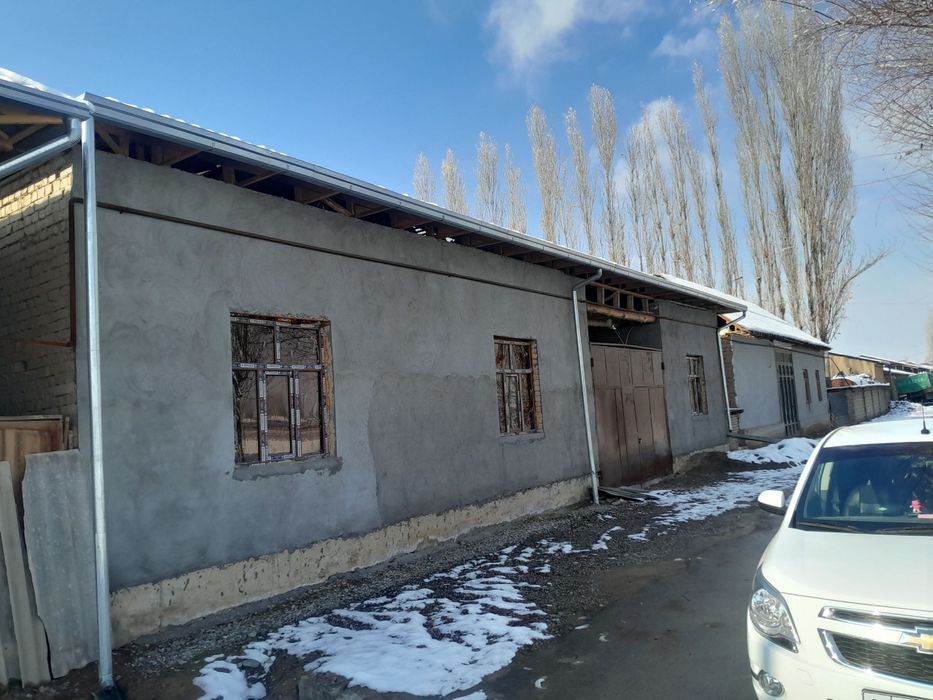 Uy sotiladi Yuqorichirchiq tumani qorasuv yahshi xonadon sevet gaz dgf
