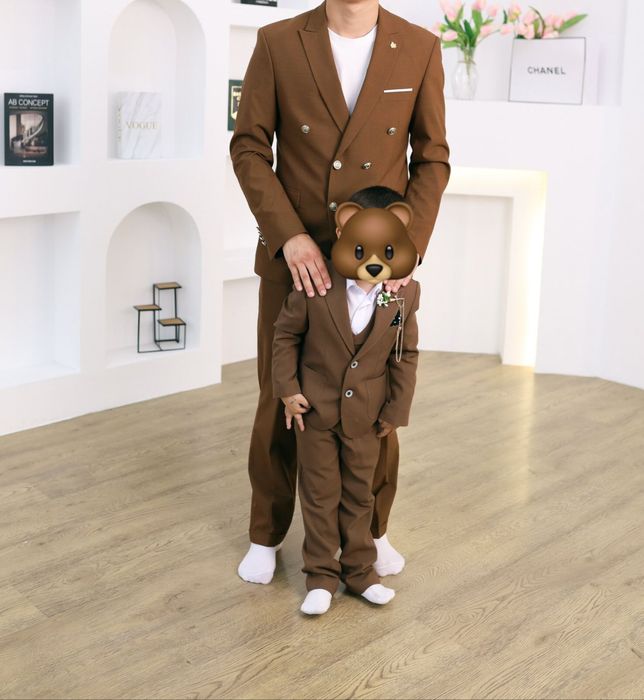 кастюм ( коричневый цвет).          .