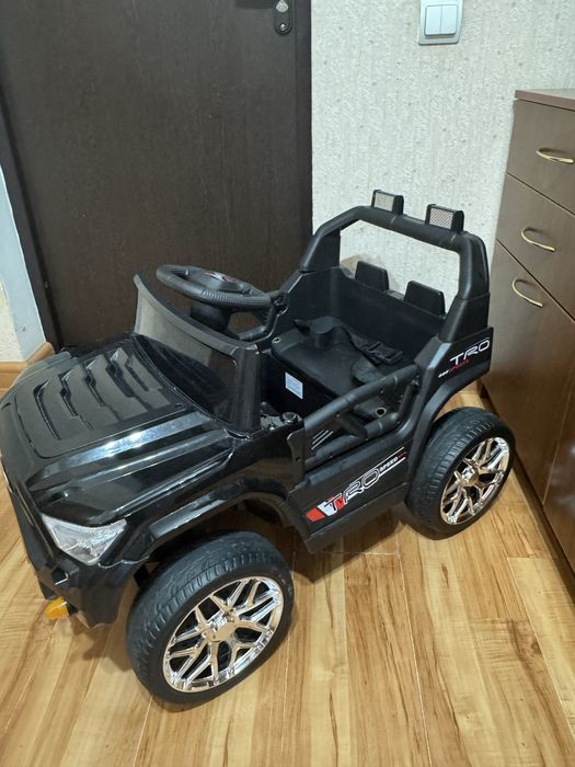 Детский электромобиль