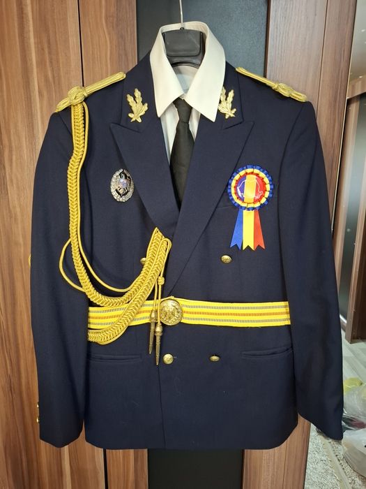 Costum militar Exceptiol, Unic