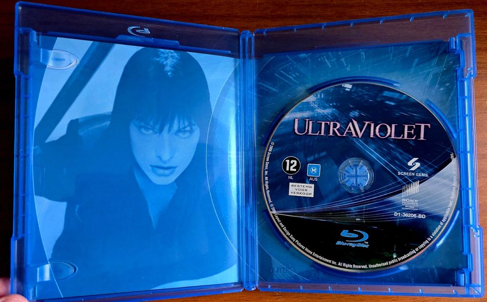 Vand bluray Ultraviolet , neutilizat, sf cu Mila Jovovici