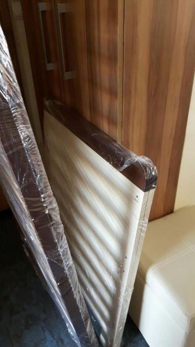 Продавам страхотен комплект креватче и обиколници