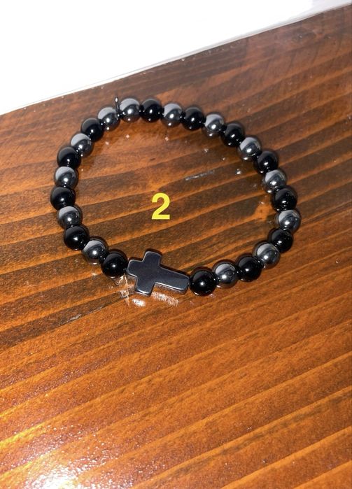 Гривни от естествени камъни